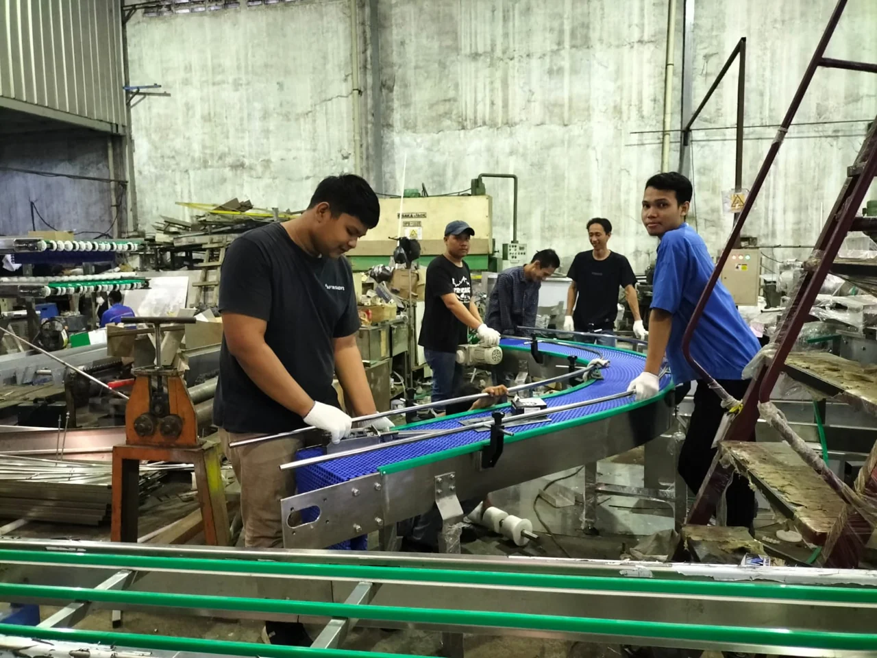 Conveyor assembly activity in a Frensiand workshop